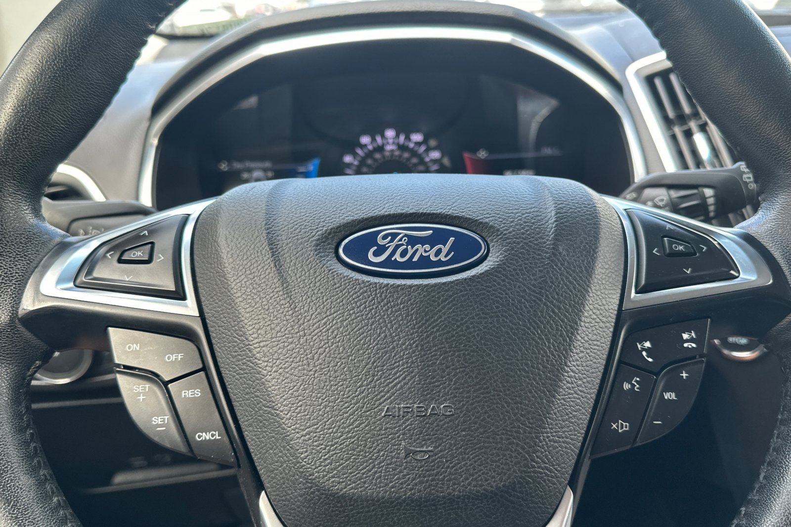 Used 2020 Ford Edge Titanium FWD image 23