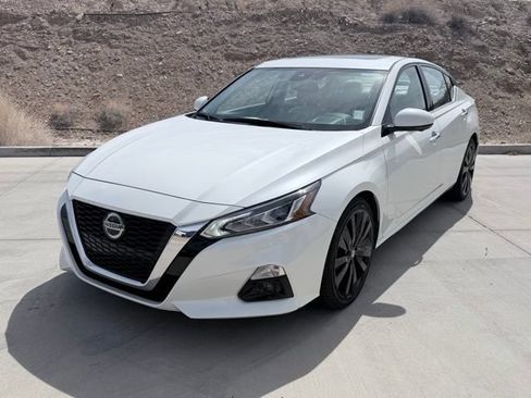 Certified 2020 Nissan Altima 2.5 Platinum FWD image 1
