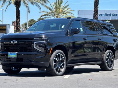 New 2026 Chevrolet Suburban RST w/ RST Capability Package AWD/4WD image 7