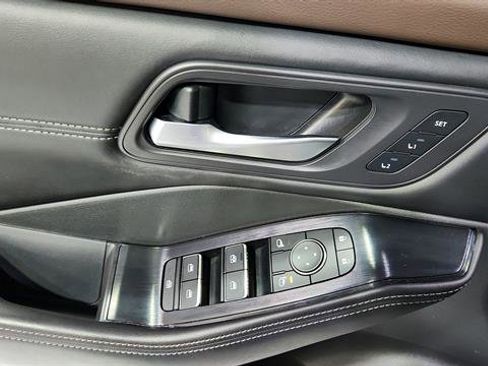 Used 2022 Nissan Rogue SL w/ SL Premium Package image 21