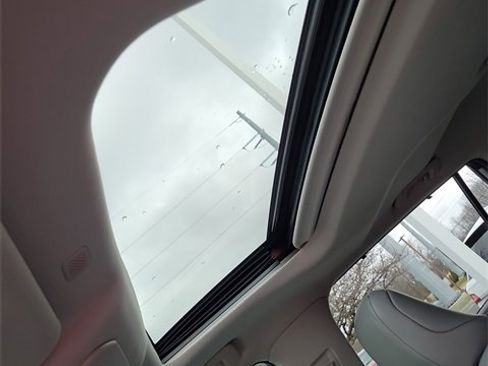 Used 2022 Toyota Highlander XLE image 36