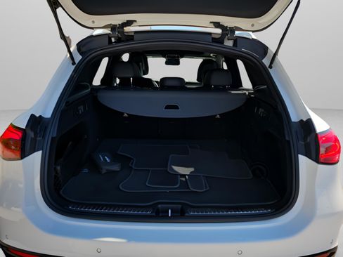 Certified 2025 Mercedes-Benz GLC 300 image 9