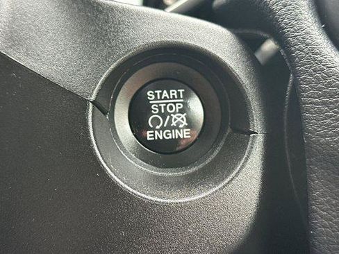 Used 2017 Jeep Compass Latitude FWD image 22