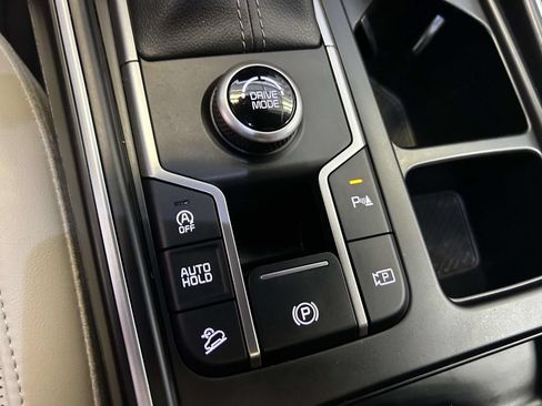 Used 2025 Kia Sorento S w/ Panoramic Sunroof Package FWD image 22