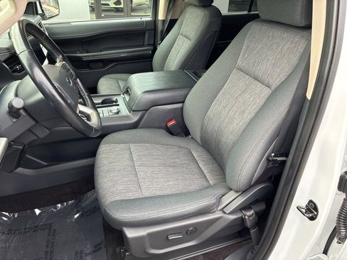 Used 2023 Ford Expedition XLT image 18