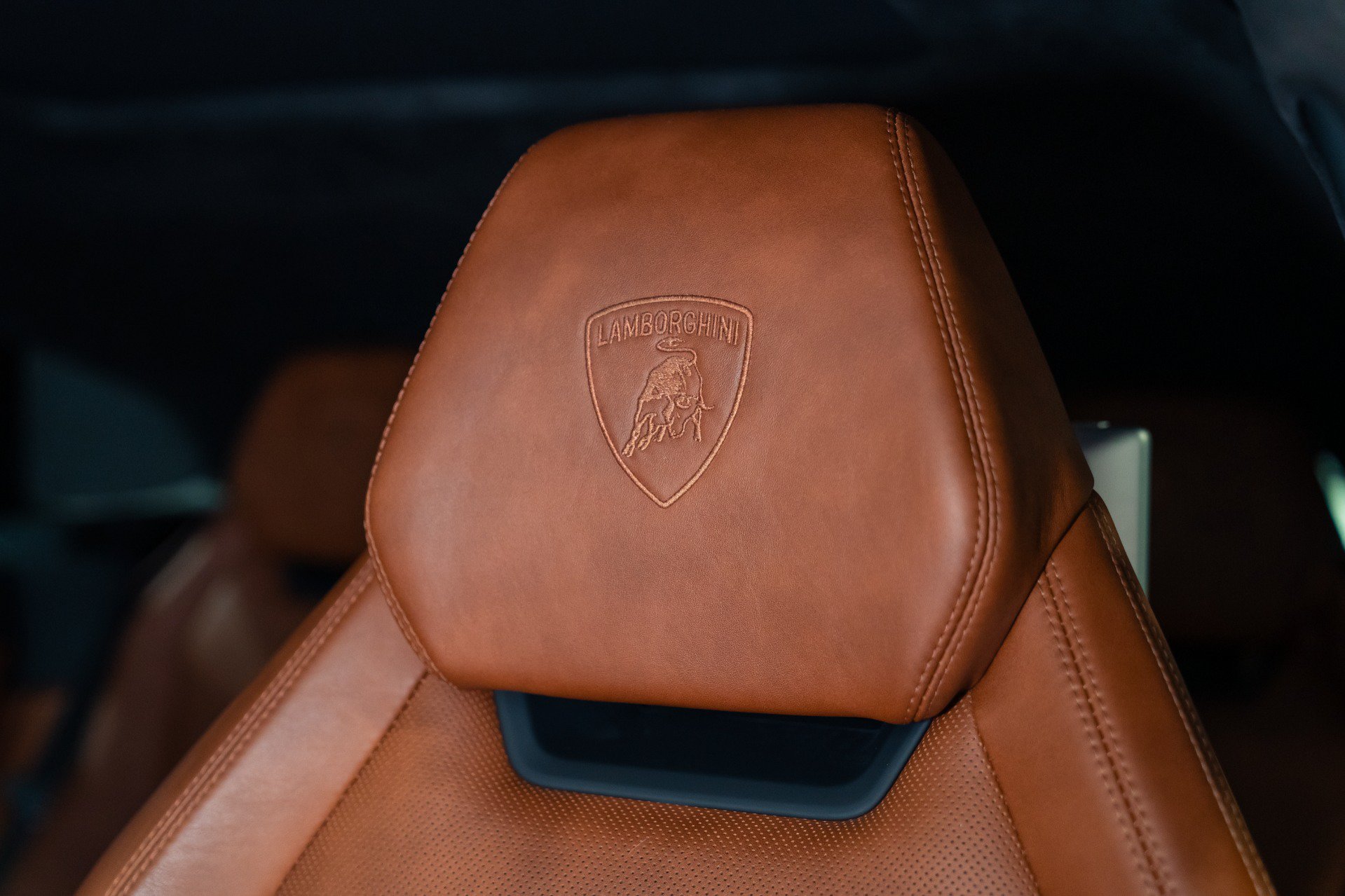 Used 2019 Lamborghini Urus AWD/4WD image 34