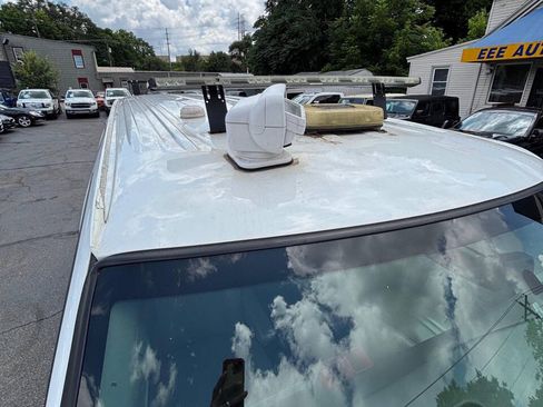 Used 2017 Chevrolet Express 2500 RWD image 27