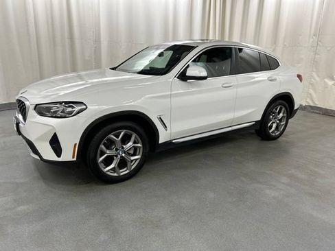 Used 2025 BMW X4 xDrive30i AWD/4WD image 2