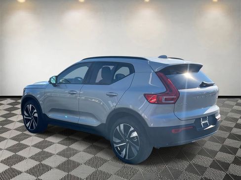 Used 2025 Volvo XC40 B5 Plus image 5