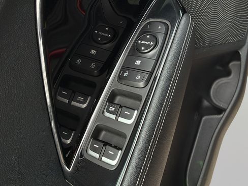 Used 2022 Kia Niro LXS FWD image 9