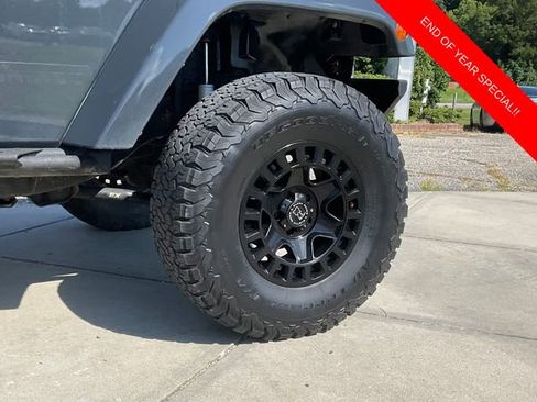 Used 2017 Jeep Wrangler Unlimited Rubicon image 9