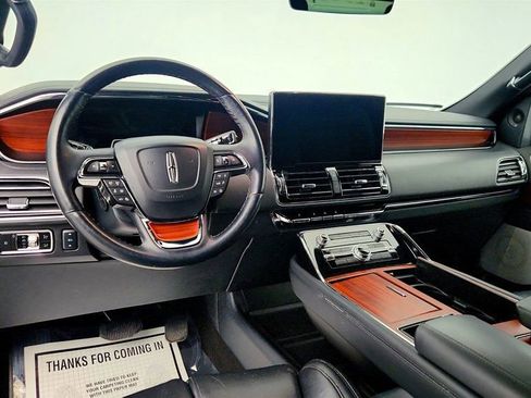 Used 2023 Lincoln Navigator Reserve image 12