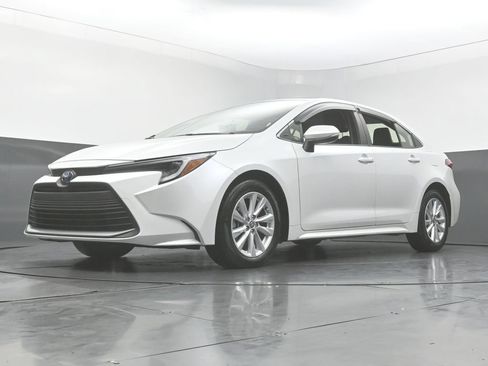 Used 2025 Toyota Corolla XLE FWD image 48