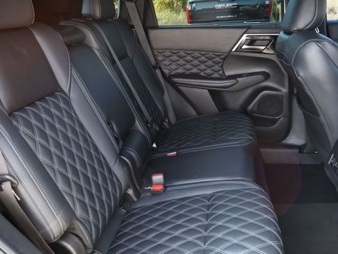 Used 2023 Mitsubishi Outlander SEL image 29