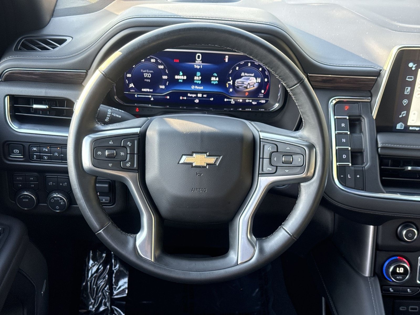 Used 2024 Chevrolet Suburban LT w/ Luxury Package AWD/4WD image 17