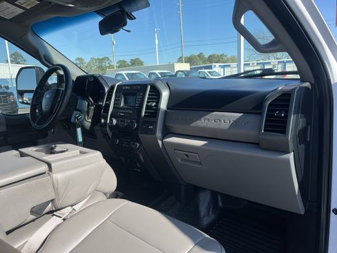 Used 2017 Ford F250 XL w/ Power Equipment Group image 16