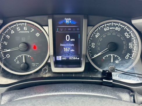 Used 2018 Toyota Tacoma SR5 AWD/4WD image 22