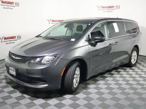Used 2023 Chrysler Voyager LX FWD image 13