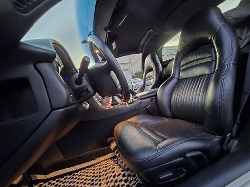 Used 2002 Chevrolet Corvette Coupe w/ Preferred Equipment Group1 image 9