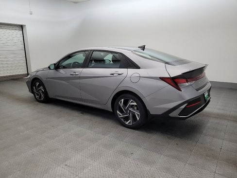 Used 2025 Hyundai Elantra Sport FWD image 3