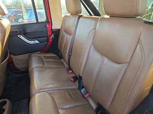 Used 2013 Jeep Wrangler Unlimited Sahara w/ Connectivity Group image 8