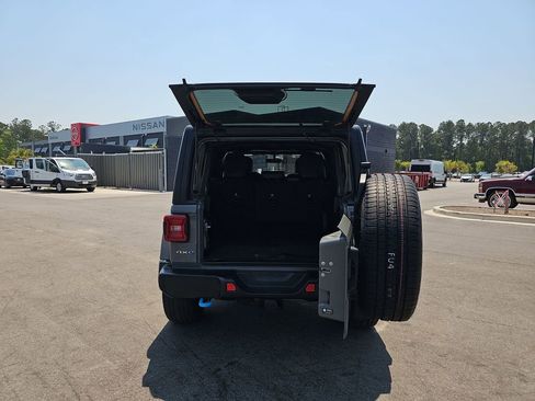 Used 2023 Jeep Wrangler Unlimited Sahara AWD/4WD image 16