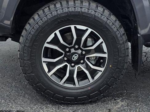 Used 2020 Toyota Tacoma 4x4 Double Cab image 40