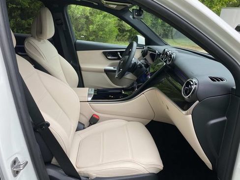 Used 2025 Mercedes-Benz GLC 300 image 34