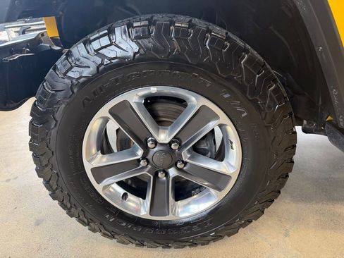 Used 2019 Jeep Wrangler Unlimited Sahara w/ Uconnect 4C Nav & Sound Group image 19