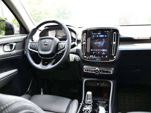 New 2025 Volvo XC40 B5 Plus w/ Protection Package Premier image 18