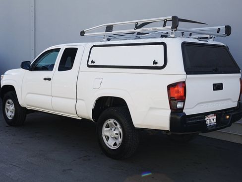 Used 2022 Toyota Tacoma SR image 6