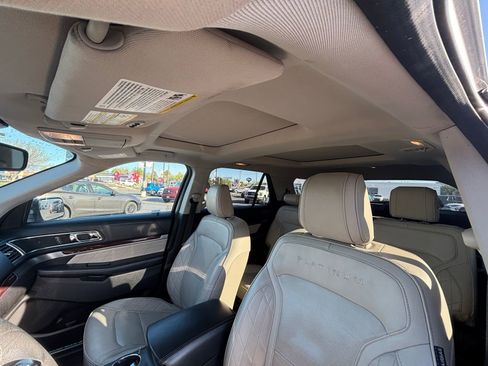Used 2018 Ford Explorer Platinum AWD/4WD image 12