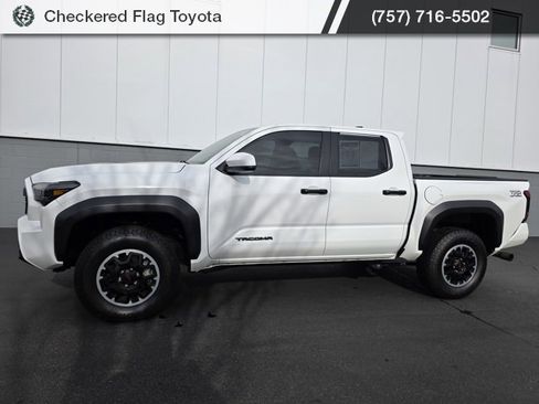 Used 2024 Toyota Tacoma TRD Off-Road image 2