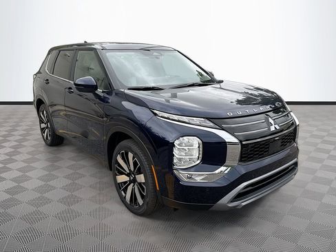 New 2026 Mitsubishi Outlander SE image 3