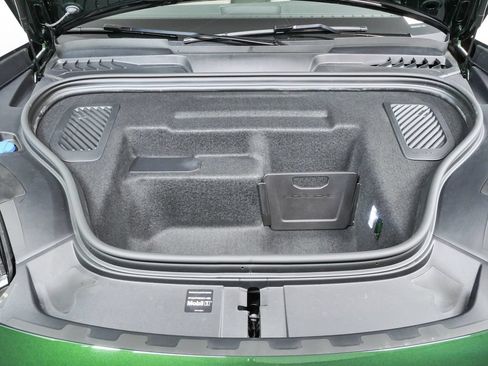 New 2026 Porsche Macan Electric RWD image 39