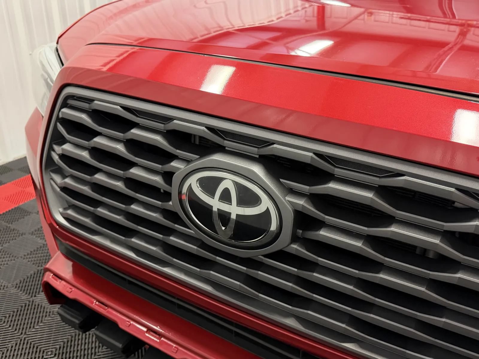 Used 2021 Toyota Tacoma TRD Off-Road w/ Technology Package AWD/4WD image 7
