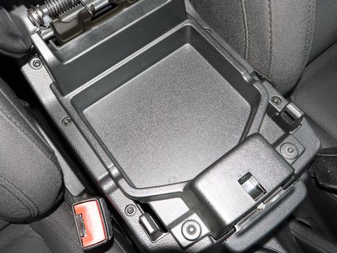 Used 2018 Jeep Wrangler Unlimited Sport S image 26