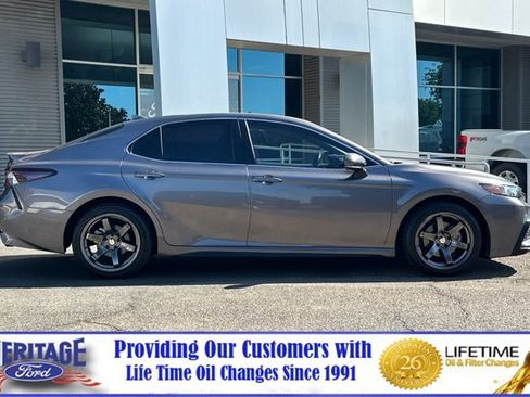 Used 2022 Toyota Camry SE w/ Carpet Mat Package (TMS) FWD image 3
