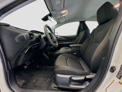 Used 2020 Toyota Prius LE FWD image 13