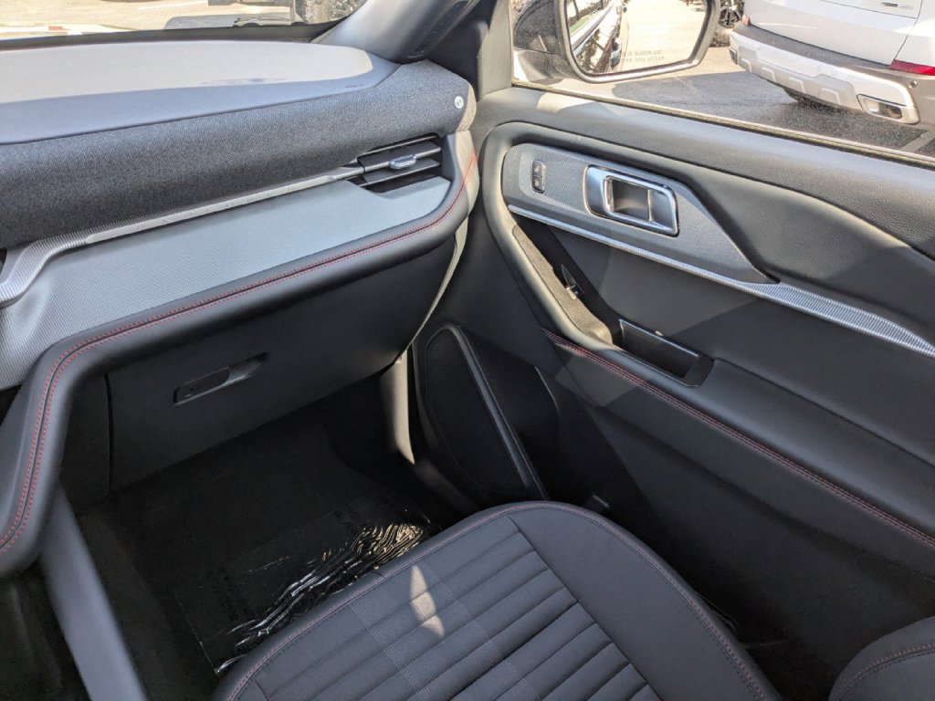 New 2026 Ford Explorer ST-Line w/ ST-Line Street Pack RWD image 18