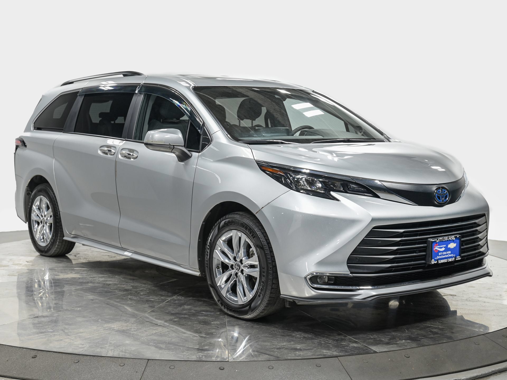 Used 2024 Toyota Sienna XLE w/ XLE Plus Package FWD image 9