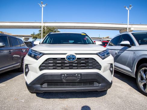 Certified 2022 Toyota RAV4 XLE Premium image 4