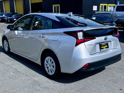 Used 2020 Toyota Prius LE w/ Carpet Mat Package image 5
