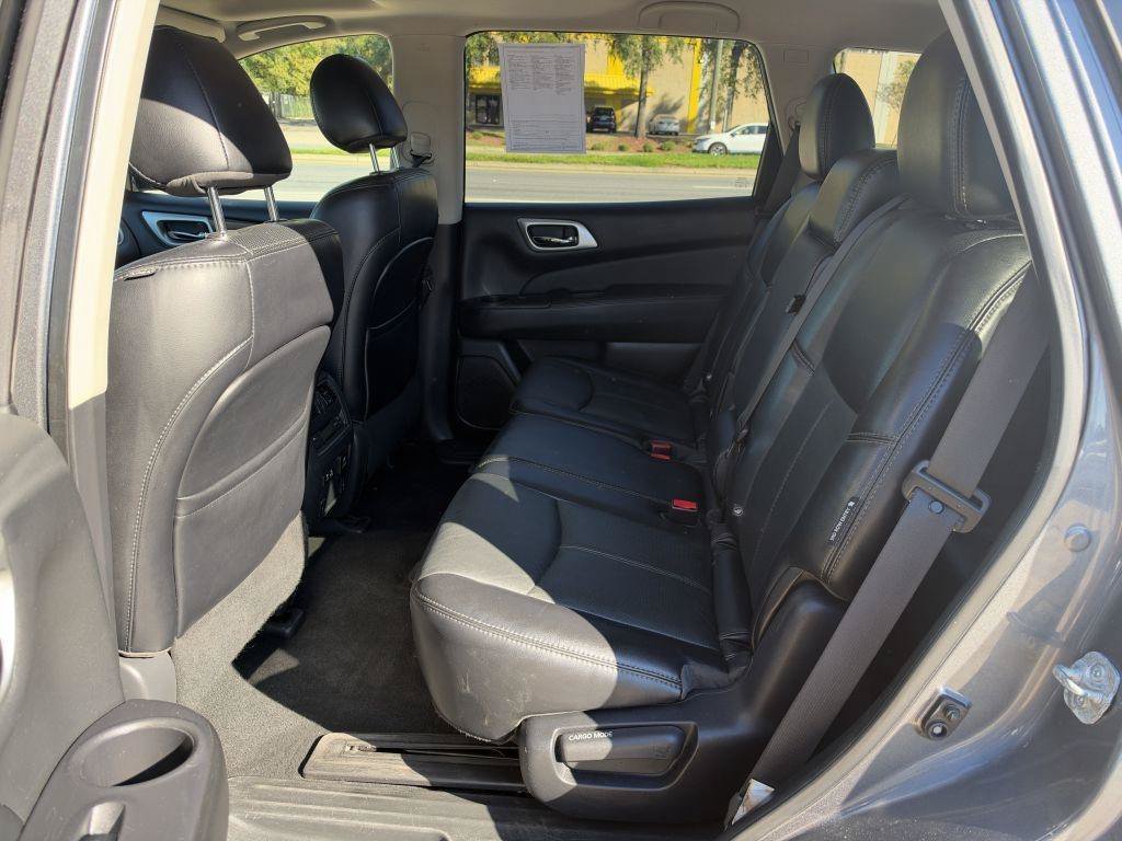 Used 2020 Nissan Pathfinder Platinum FWD image 14