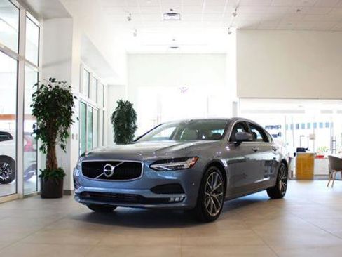 Certified 2024 Volvo XC40 B5 Ultimate w/ Climate Package image 43