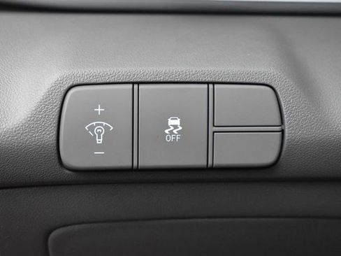 Used 2025 Hyundai Elantra SEL image 18