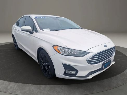 Used 2019 Ford Fusion SE w/ Equipment Group 151A image 3