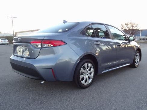 Used 2025 Toyota Corolla LE image 3