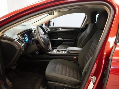 Used 2017 Ford Fusion SE image 4