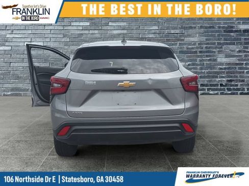 Used 2024 Chevrolet Trax LS w/ Driver Confidence Package FWD image 1